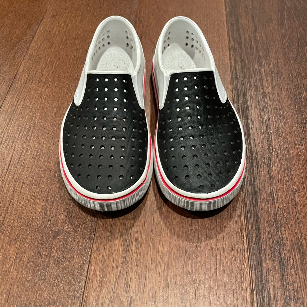 Boys Natives size says J1